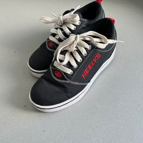 Heelys Pro 20 Size 4 Boys Black Red Wheeled Heel Sneaker Shoes - Picture 2 of 9